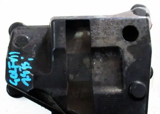 Volkswagen Golf VII Other engine bay part 04E103729