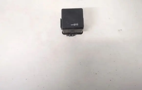 Volvo S40, V40 Other relay mb953381 v23134-b52-x240