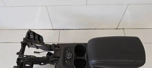 Ford Focus Armrest 05261024368 CLGEC