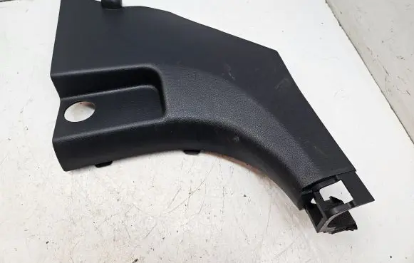 KIA Sportage Front sill trim cover 85825F1000