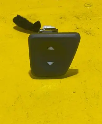 Fiat 500 Tailgate/trunk/boot open switch RZ2R11P6K8
