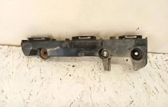 Toyota Hilux (AN10, AN20, AN30) Front bumper mounting bracket 521150K070