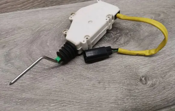 Fuel tank cap lock motor