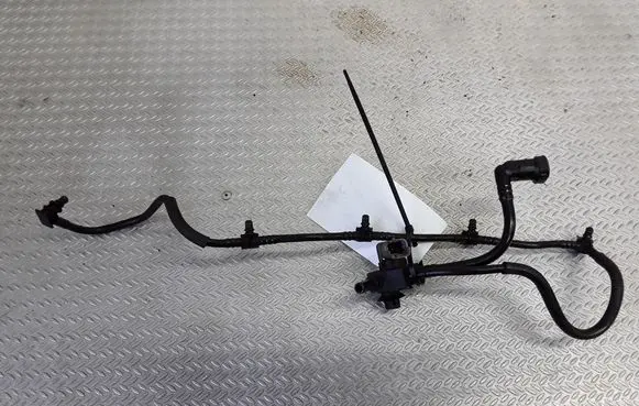 Fuel injector supply line/pipe