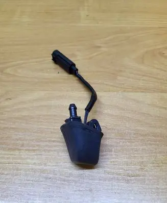 BMW 3 E92 E93 Windshield washer spray nozzle 8365385-03
