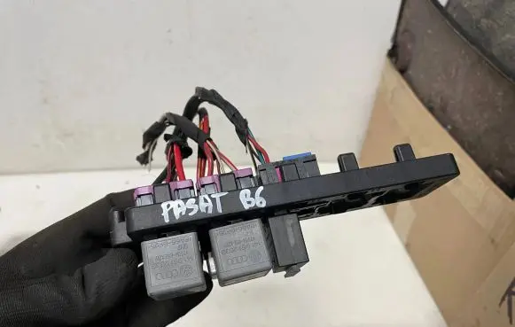 Volkswagen PASSAT B6 Fuse box set 1K1937503