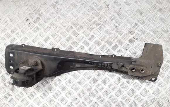 Toyota Avensis T250 Engine mount bracket