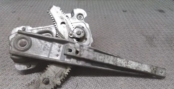 Rear door manual window regulator
