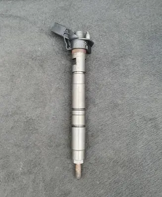 Audi A8 S8 D4 4H Fuel injector 057130277AM