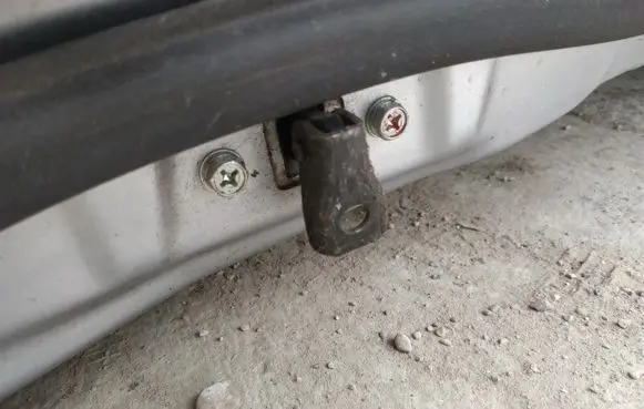 Mitsubishi Outlander Rear door check strap stopper