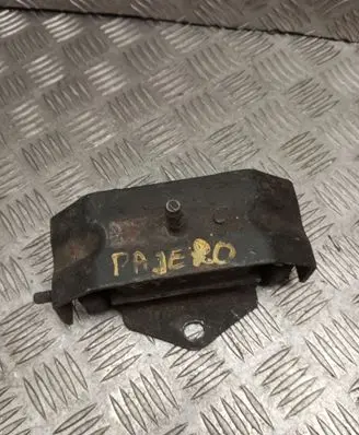 Mitsubishi Pajero Engine mount bracket
