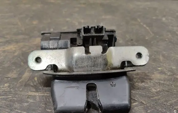 Ford Fiesta Tailgate/trunk/boot lock/catch/latch 8A61A442A66BB