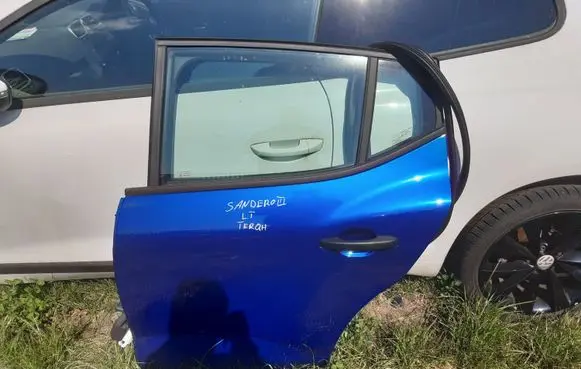Dacia Sandero Rear door