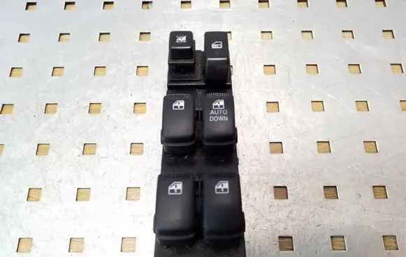 Hyundai Tucson JM Electric window control switch