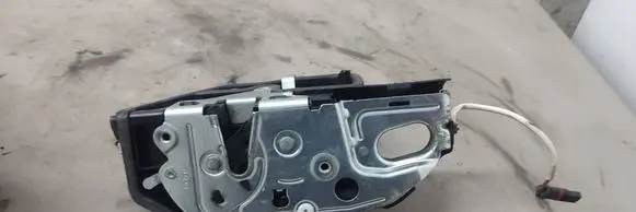 BMW 5 F10 F11 Front door lock 7185689 A053702