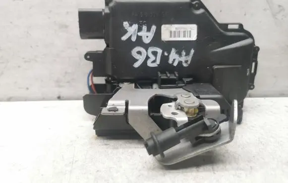 Audi A4 S4 B6 8E 8H Rear door lock 8E08839015C