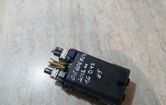 Citroen C4 II Fuse box set 018014781