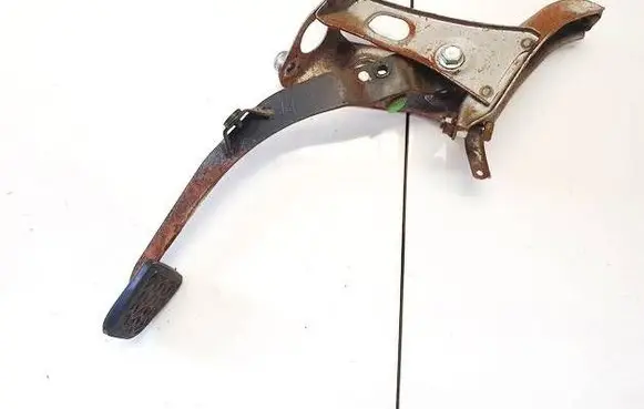Toyota Yaris Clutch pedal 
