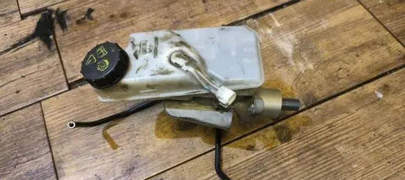 Master brake cylinder
