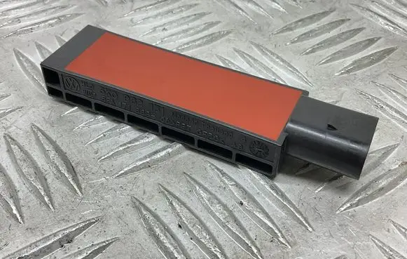 Audi Q3 8U Keyless system antenna 5K0962131