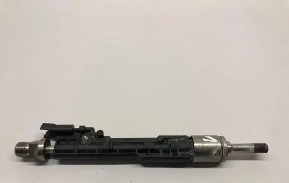 BMW M4 F82 F83 Fuel injector 7639994