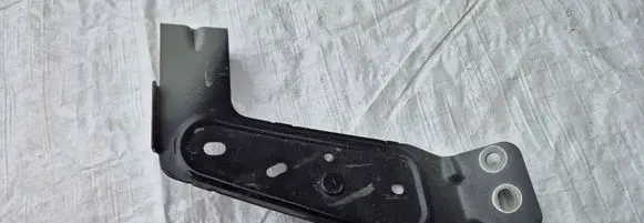 Volvo XC90 Fender mounting bracket 