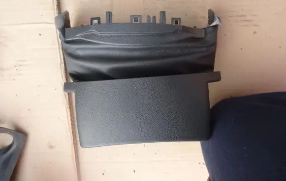 Peugeot 3008 I Steering wheel column trim 9685849177