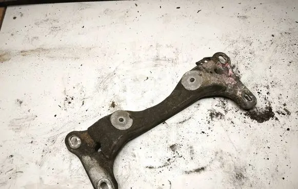 BMW 1 E81 E87 Gearbox mounting bracket 67710640