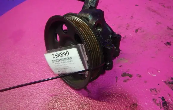 Ford Focus Power steering pump XS4E3A733AC