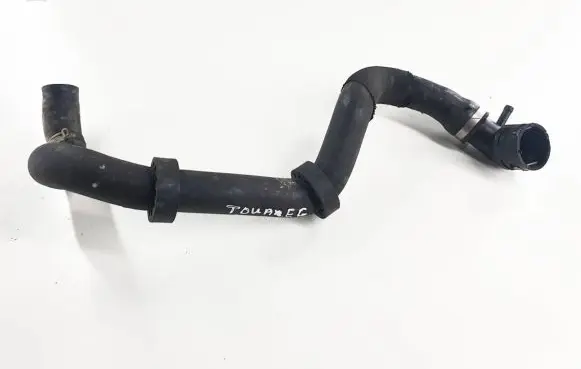 Volkswagen Touareg I Engine coolant pipe/hose