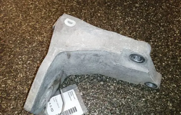 Nissan Leaf I (ZE0) Engine mounting bracket
