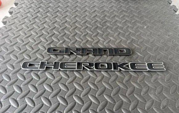 Jeep Grand Cherokee Front door emblem/model letters 