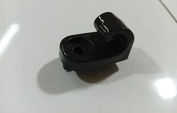 Toyota Avensis T250 Sun visor clip/hook/bracket 05010B 05010-B
