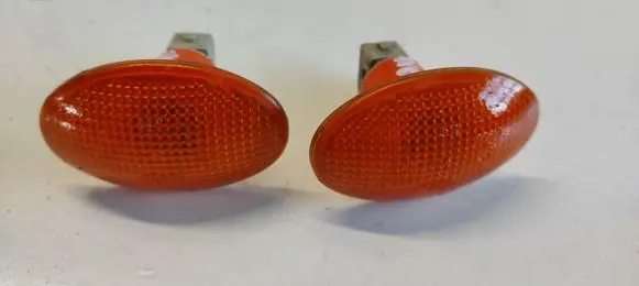 Front fender indicator light