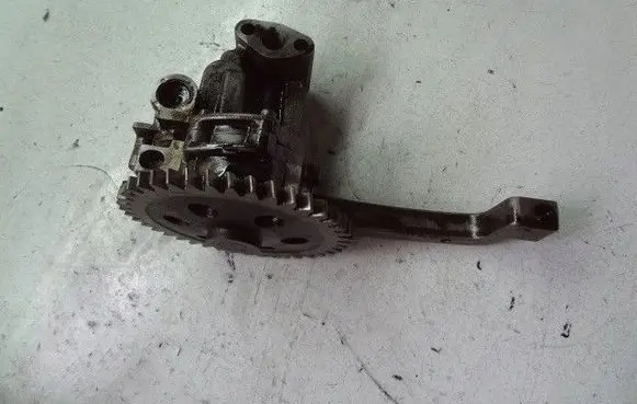 Volkswagen Touareg I Oil pump 070115153