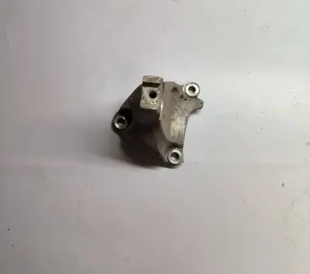 Honda Legend Engine mounting bracket
