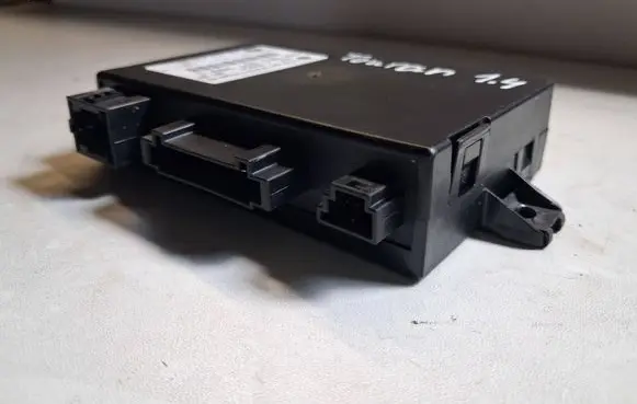 Volkswagen Touran I Tow bar trailer control unit/module 8E0907383C S0004 5DS00840803