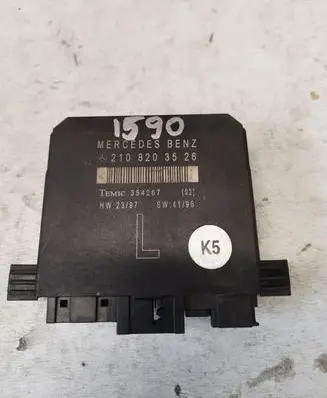 Mercedes-Benz E W210 Door control unit/module 2108203526