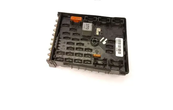 Volkswagen PASSAT B6 Fuse module 3C0937125 26205751