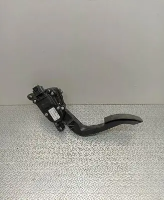 Renault Twingo II Accelerator throttle pedal 8200426241E 6PV00908504