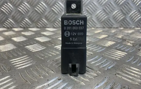 Volvo XC90 Glow plug pre-heat relay 0281003037