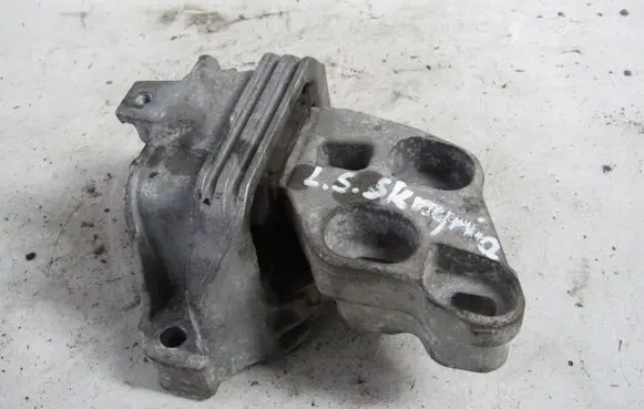 Mercedes-Benz B W246 W242 Engine mount bracket A24624006
