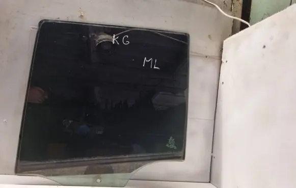 Mercedes-Benz ML W163 Rear door window glass A1637351310 DOT376 A006451
