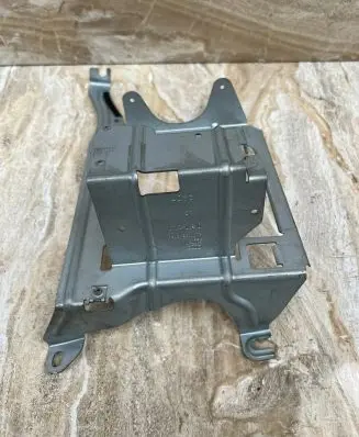 Audi Q7 4L Sound amplifier holder/bracket 4L0035209A 2407 DX53DZ140