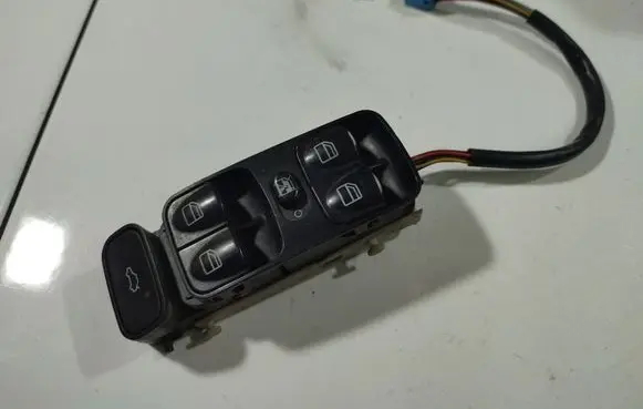Mercedes-Benz C W203 Electric window control switch 501955