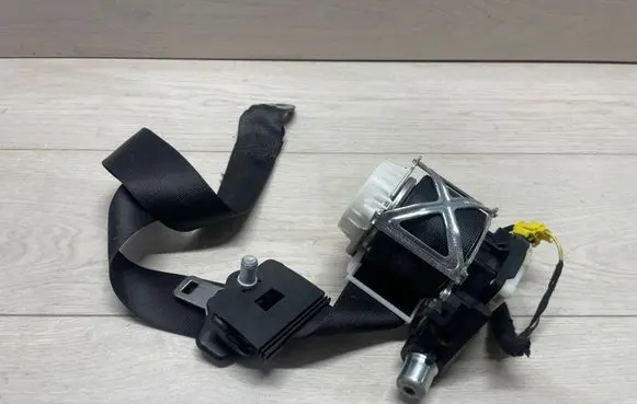 Mercedes-Benz R W251 Front seatbelt 2018680222 26758