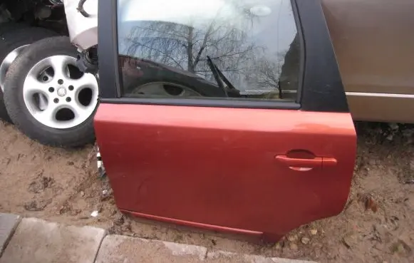 Nissan Note (E11) Rear door