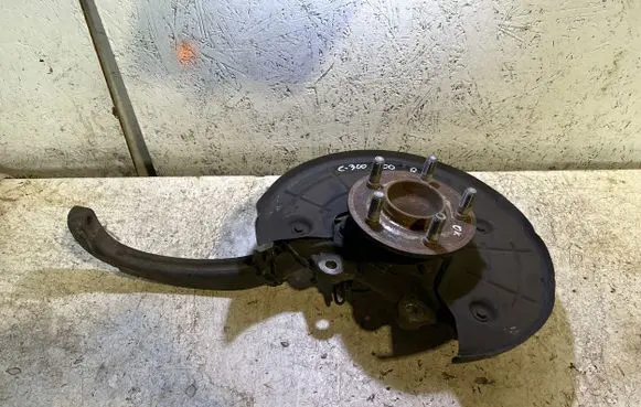 Chrysler 300C Front wheel hub 05168402AD