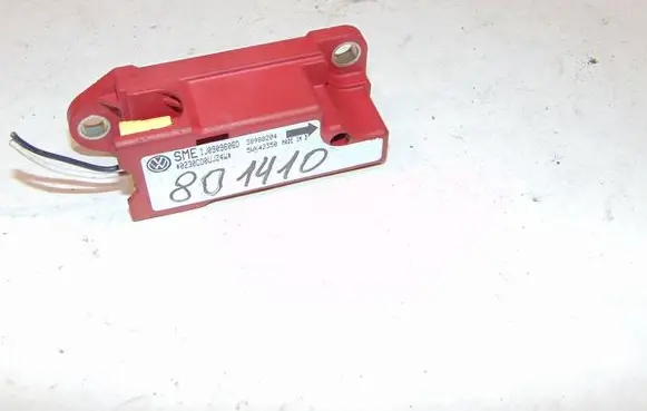 Volkswagen Golf IV Airbag deployment crash/impact sensor 1J0909606D 5WK42350