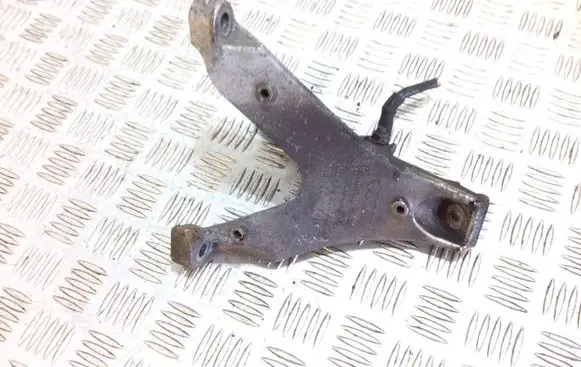 Audi A4 S4 B7 8E 8H Engine mounting bracket 8E0199308AR